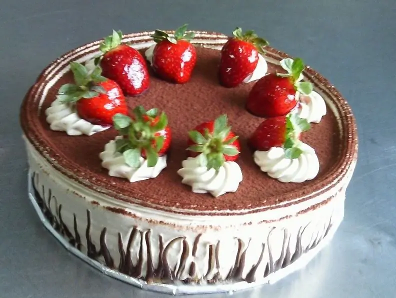 Tiramisu with strawberries