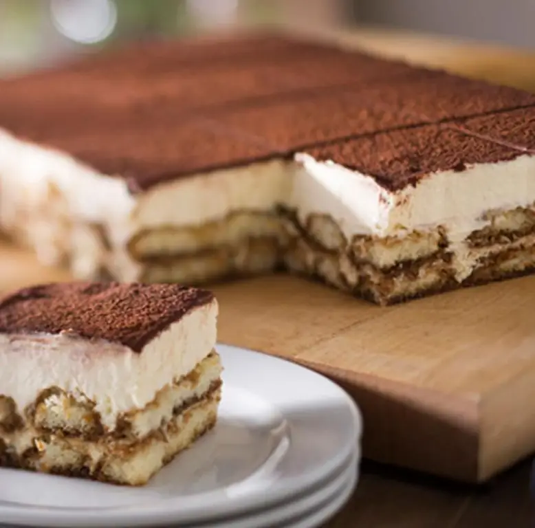 Tiramisu dengan biskut savoiardi: resipi klasik, rasa pencuci mulut yang sempurna, komposisi, ramuan, resipi langkah demi langkah dengan foto, nuansa dan rahsia memasak