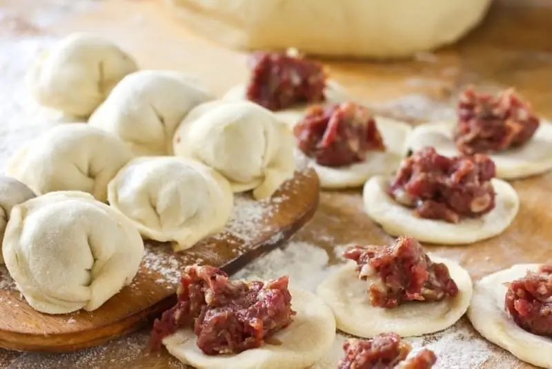 Wat wordt er aan de vulling voor dumplings toegevoegd zodat de vulling sappig en smakelijk is? Gehakttips