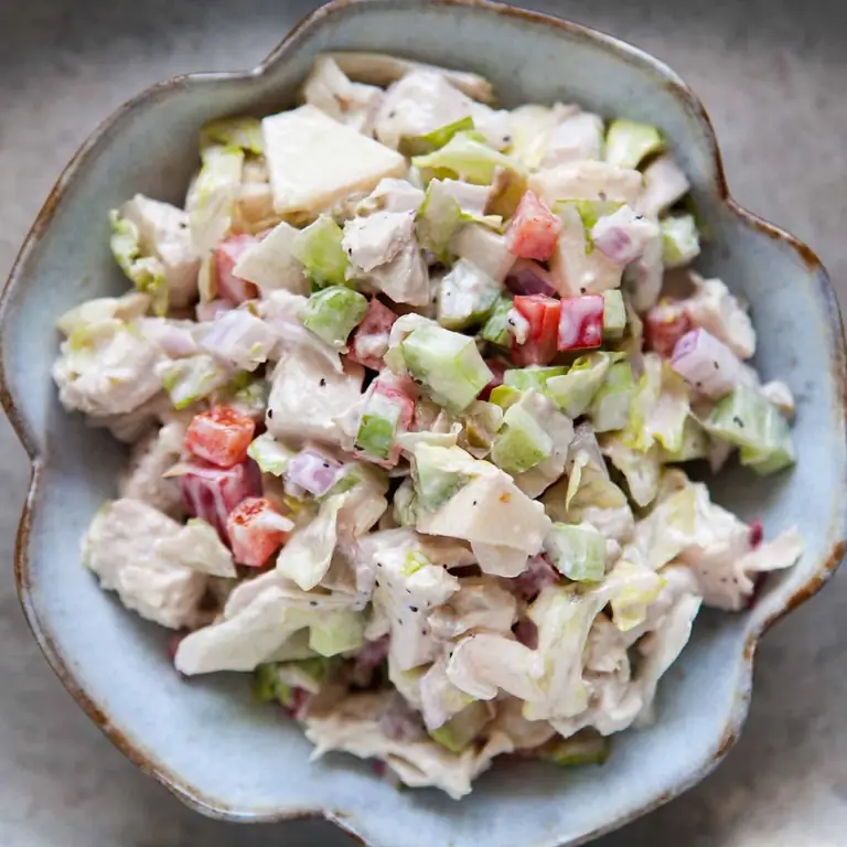 Salade met gekookte borst: originele salade-ideeën, recepten, kookfuncties, foto's