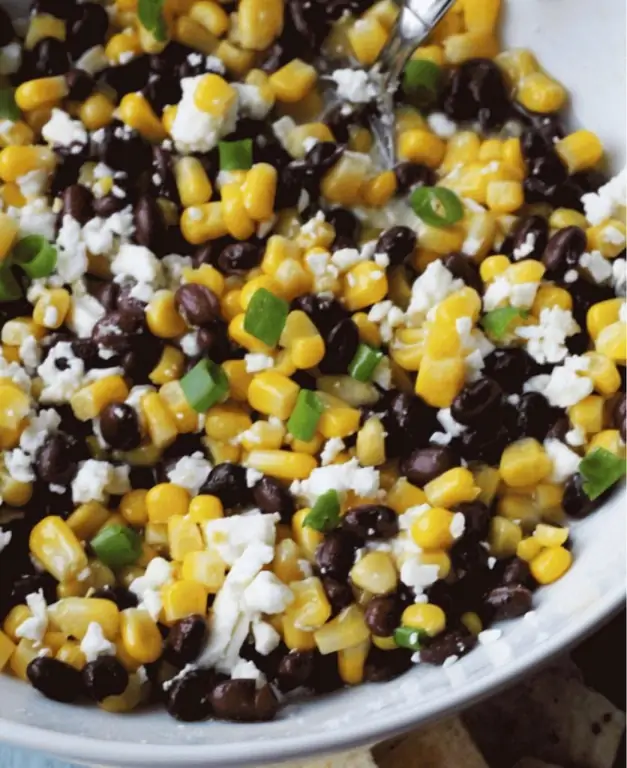 Salad: crackers, corn, beans, garlic - improvisations on the theme