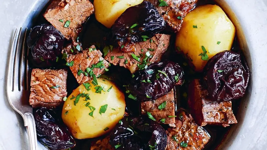 Beef withpotatoes and prunes