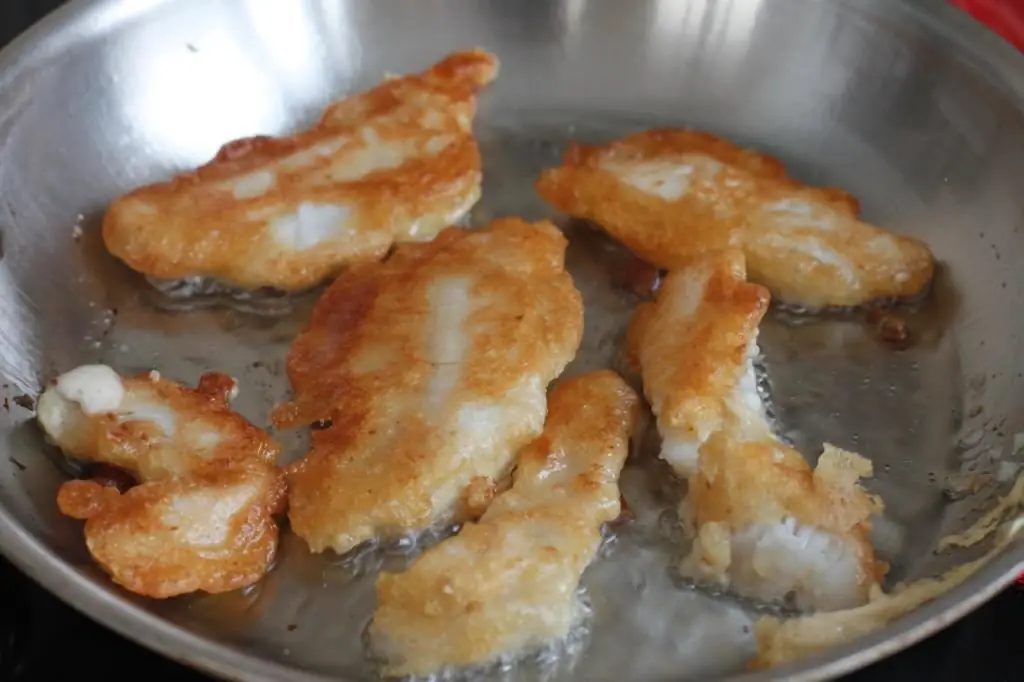 Filet de poisson frit en pâte