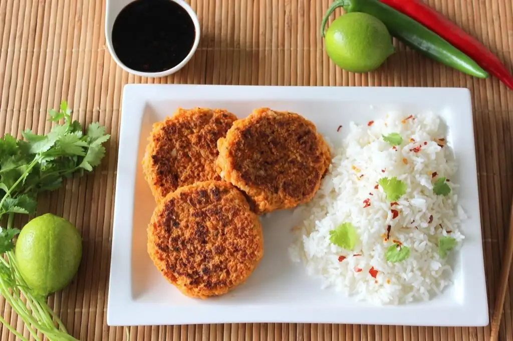 Gebakjes met rijst in blik: receptopties, ingrediënten en kooktips