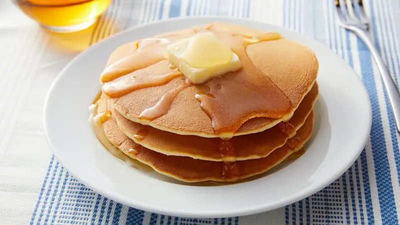 Pannkakor med mjölk utan ägg: recept och ingredienser