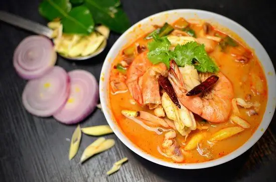 thailändische suppe zubereiten