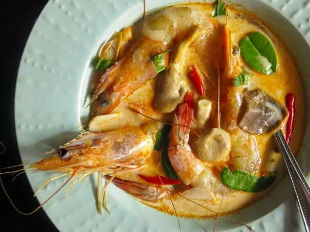 kako narediti tom yum juho