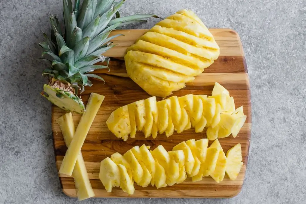 sliced pineapple