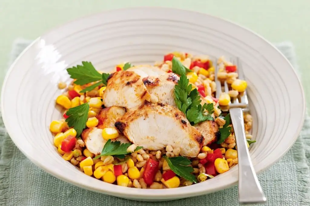 Salad with breast and corn: selection of ingredients and cooking recipes