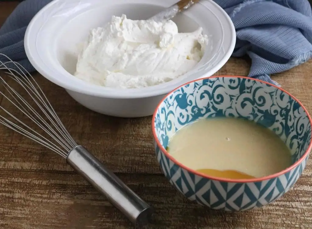 sour cream and condensed milk