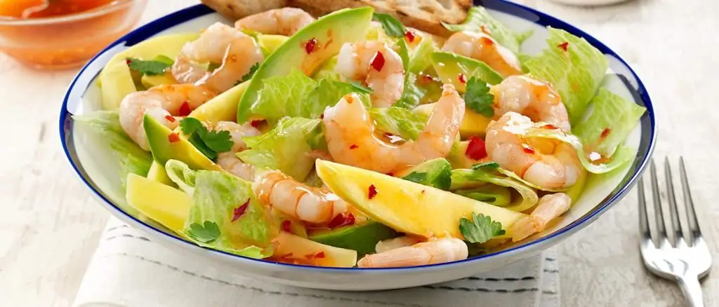 Ensalada con camarones y aguacate