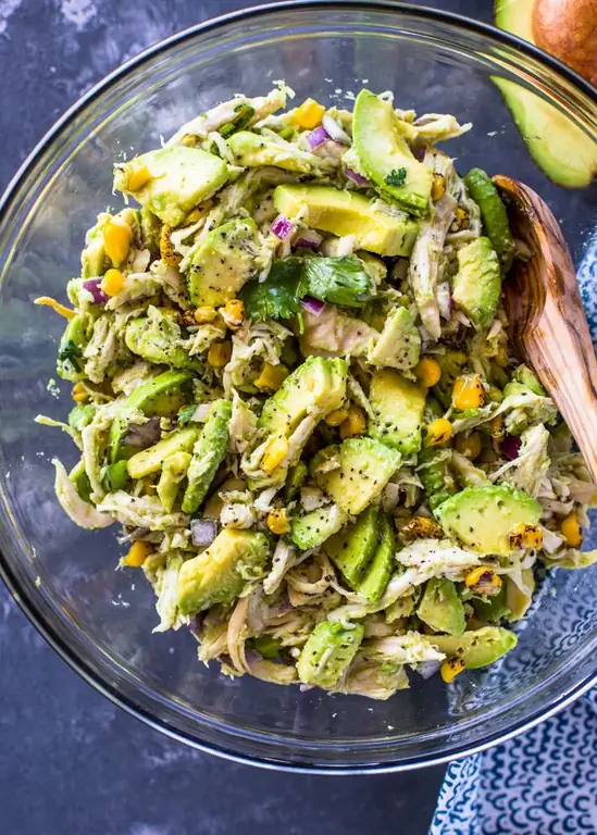 Ensalada con pollo y aguacate