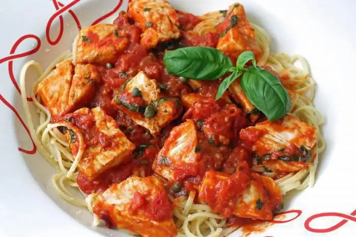 pasta met tonijn uit blik en tomaten