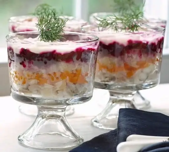 Salad "Herring under a fur coat": layers, proportions of ingredients, classic recipe