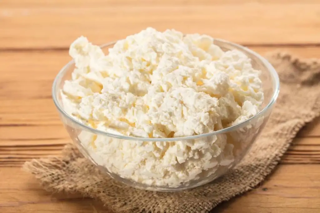 Cottage cheese: benefits and harms to the body, composition, calorie content, how to choose and store