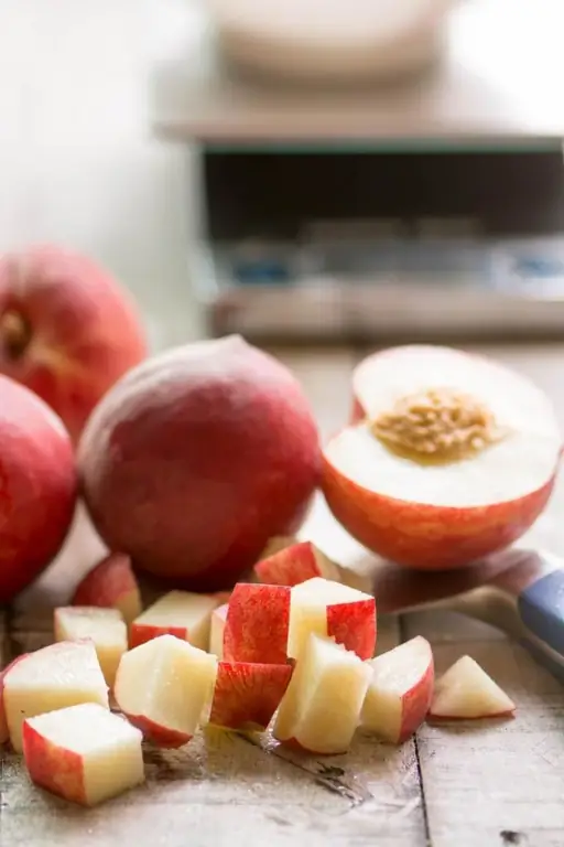 pastís gelatina sobre kefir amb un farcit dolç