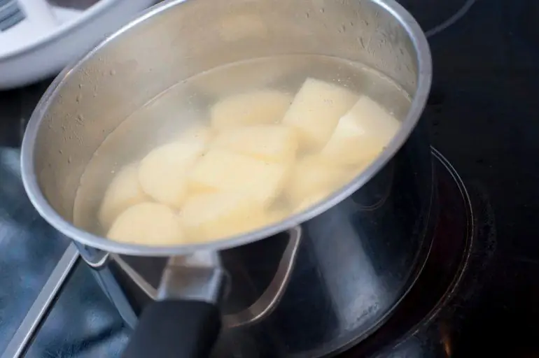 Stewed potatoes: the simplest and most delicious recipes