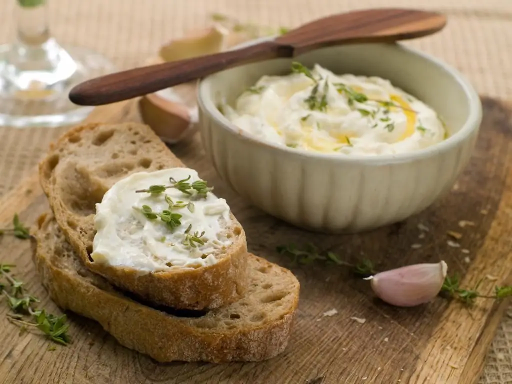 Kefir sauce with bread