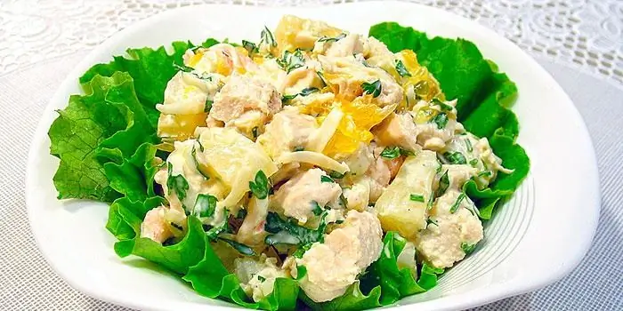 Salade d'ananas au poulet et aux champignons : recette avec photo