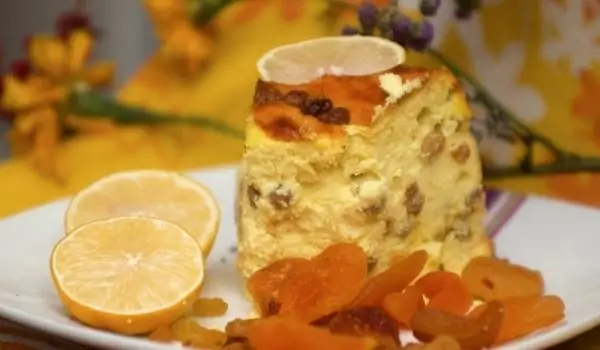 Three different cupcakes with cottage cheese and raisins: ingredients and preparation