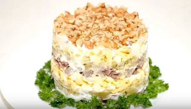 salad with walnuts