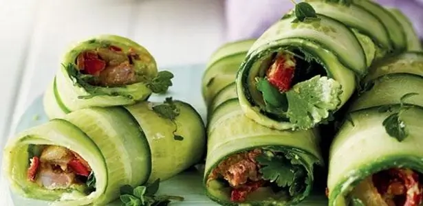 schöne Brötchen mit Salat