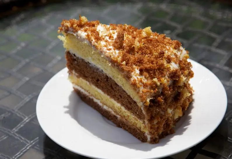 Torta s kislo smetano: recept po korakih s fotografijo