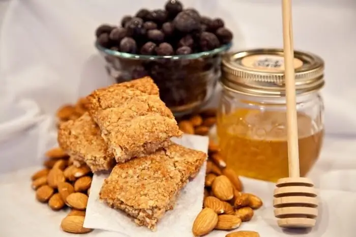 Amandes : comment manger et combien manger, propriétés utiles et teneur en calories