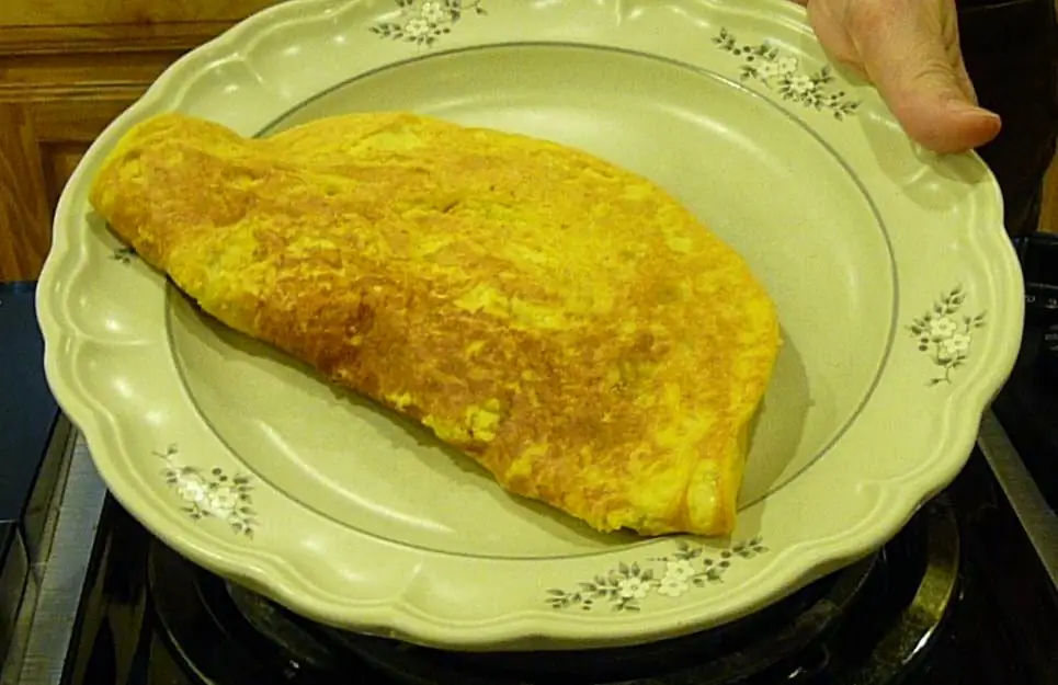 Cómo cocinar una tortilla en una sartén: una receta con una foto