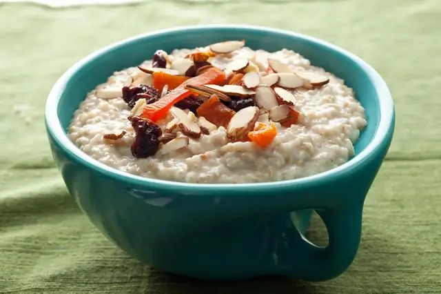 একটি ধীর কুকার মধ্যে দুধ porridge