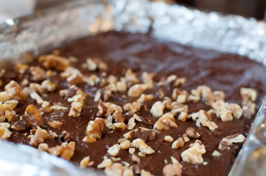 How to make brownies with nuts?