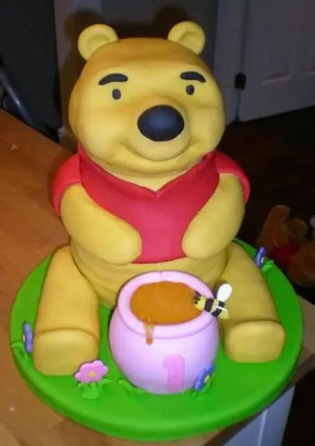 Winnie the Pooh mastic cake