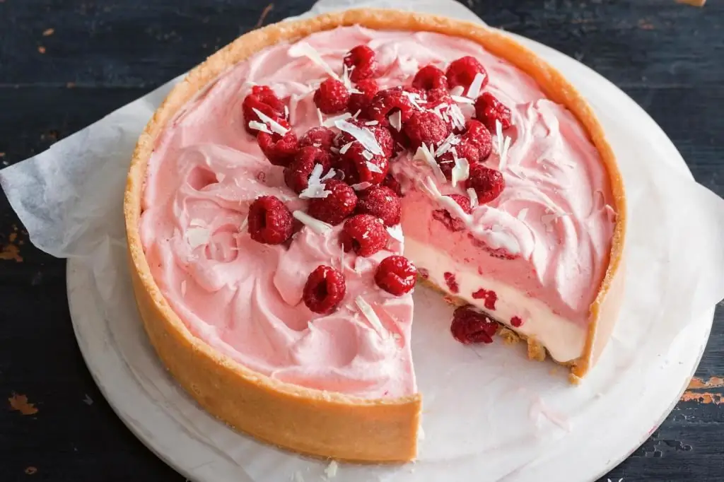 Gâteau aux fruits avec gélatine et crème sure : ingrédients, recette avec description, caractéristiques de cuisson