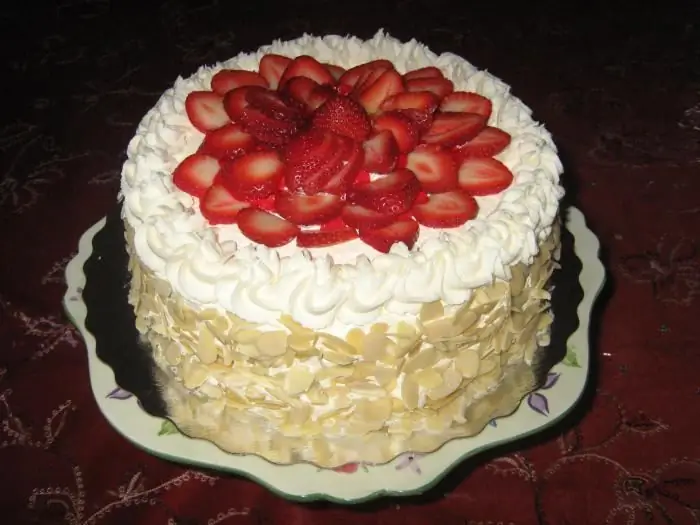 Make a beautiful and delicious cake without mastic