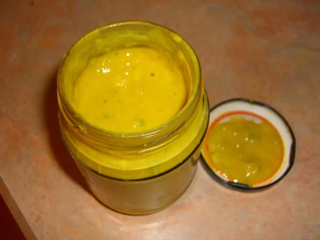 Mustard dalam toples