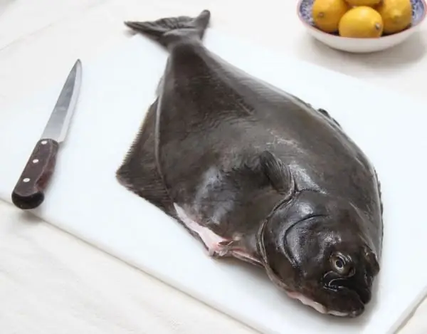 Fletán en paper d'alumini al forn: recepta de cuina amb foto