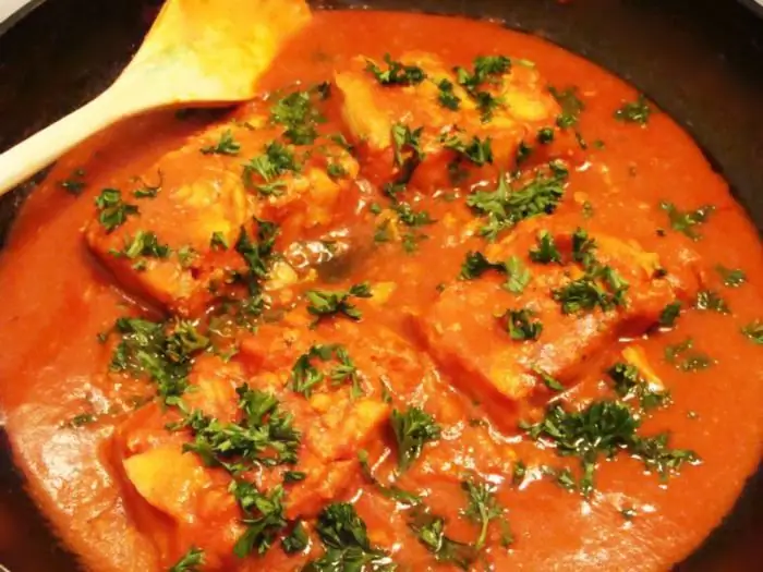 Vis in tomatensaus - een heerlijk gerecht voor een feestelijke en alledaagse tafel