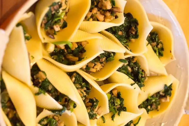 conchiglioni stuffed with minced meat