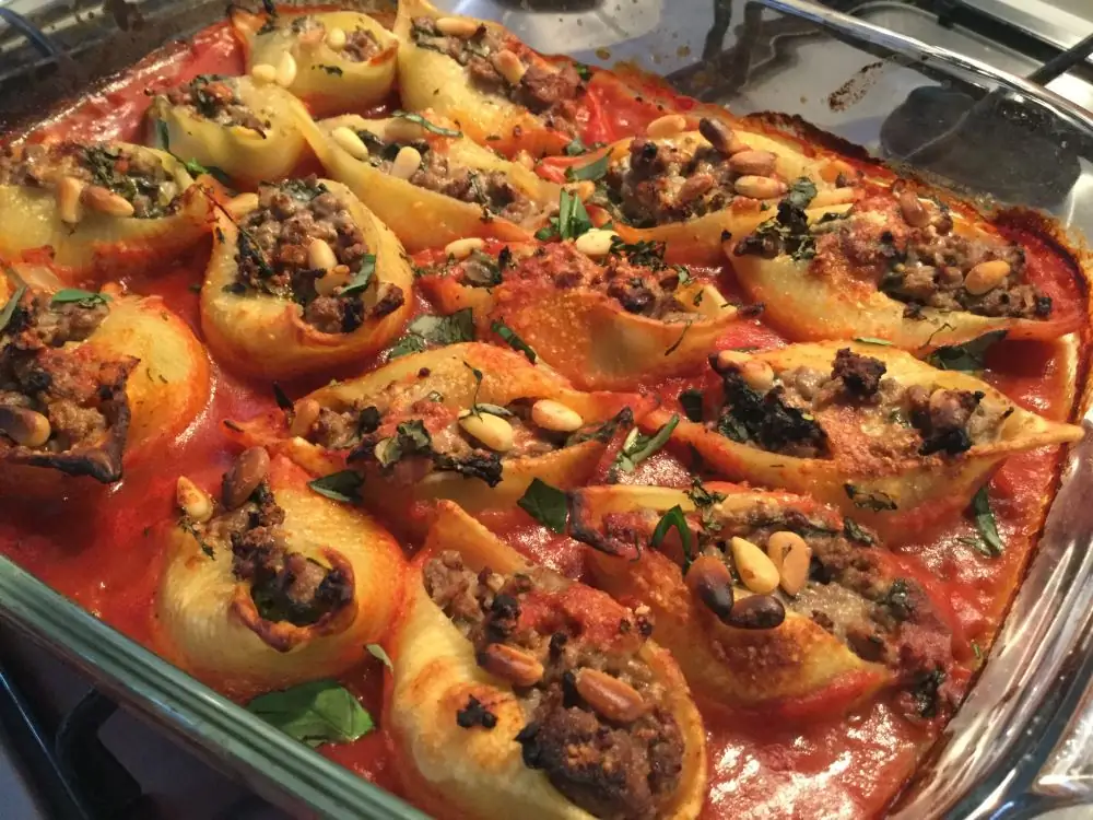 conchiglioni stuffed with minced meat in the oven