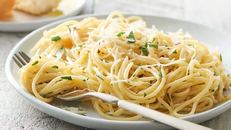 Spaghetti met frikkadelle: kookresep met foto's, bestanddele, geurmiddels, kalorieë, wenke en truuks