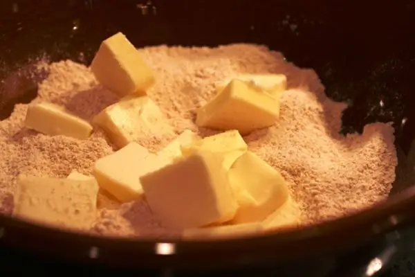 Cómo hacer pastel de mantequilla con arándanos rojos