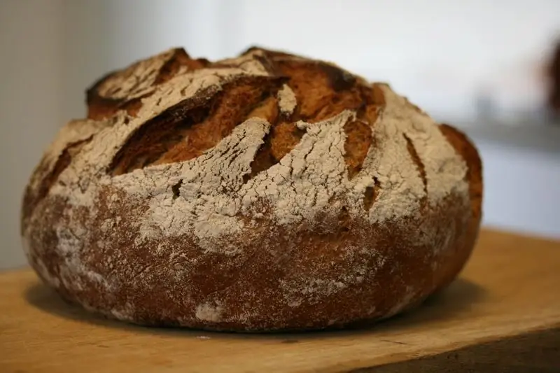 Roggenbrot mit Malz in einer Brotmaschine, einem langsamen Kocher und einem Ofen - Rezepte und Kochgeheimnisse