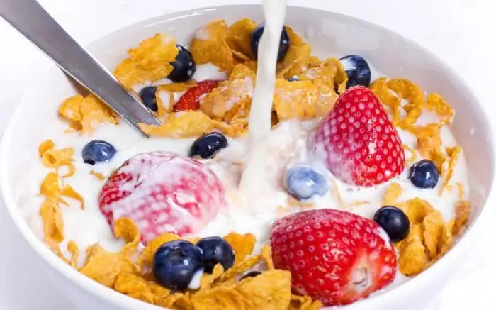 Oatmeal with fruits and milk. Benefit and harm