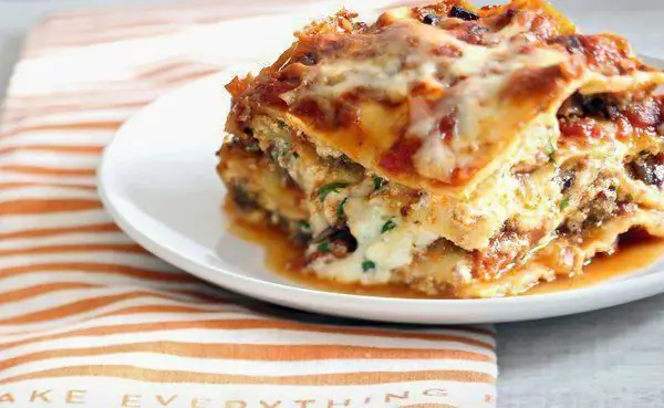 lasagna at home with minced meat