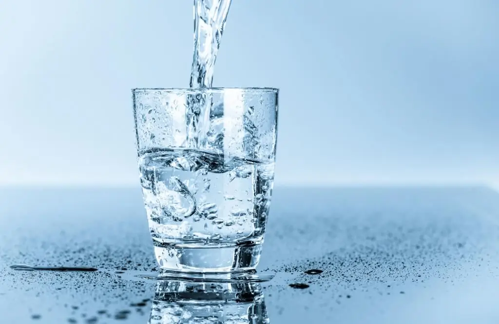 Acqua filtrata: composizione chimica, benefici e danni dell'acqua purificata. Sistemi di filtrazione dell'acqua