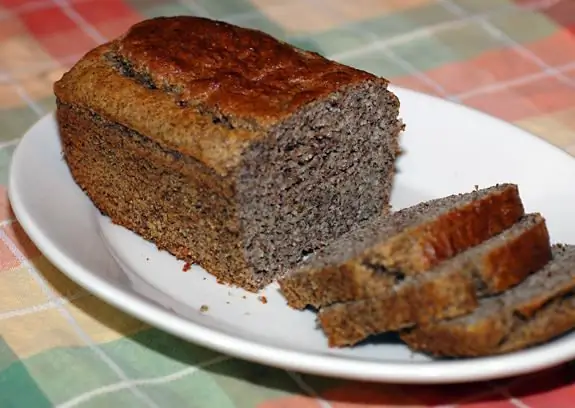 Pan de centeno en una máquina de pan