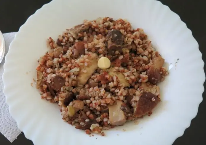 በ buckwheat ምን ማብሰል? buckwheat በዶሮ እንዴት ማብሰል ይቻላል? ለ buckwheat መረቅ እንዴት ማብሰል ይቻላል?