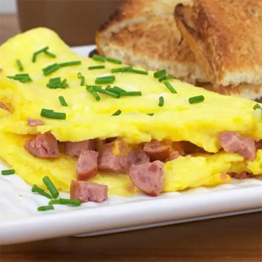 How to cook an omelette with sausage? Simple and delicious recipe