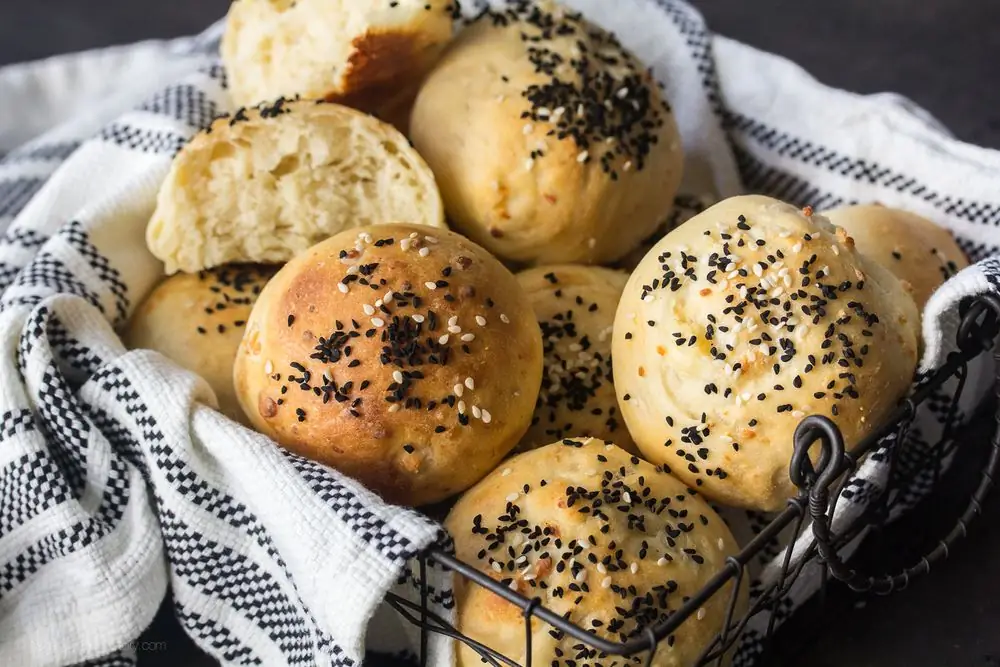 Turkish sesame buns: sweet and savory