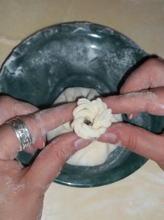 Twisting khinkali